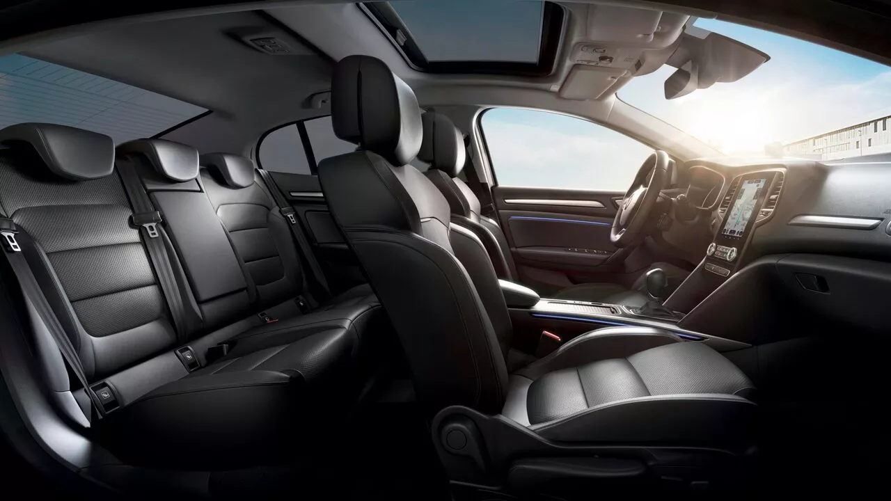 renault-megane-sedan-interior-detalii-cromate-tapiterie Renault Megane Sedan interior confortabil si modern