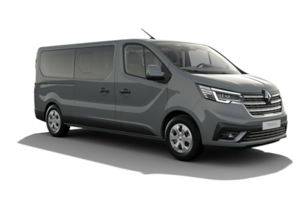 masina gri Renault Trafic Combi zen L2 pe fundal izolat