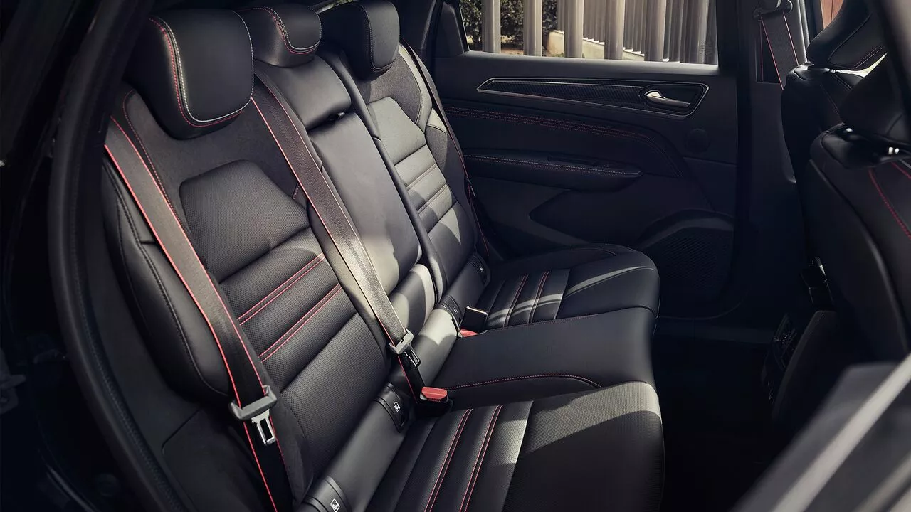 Renault Arkana cu design interior confortabil si spatios