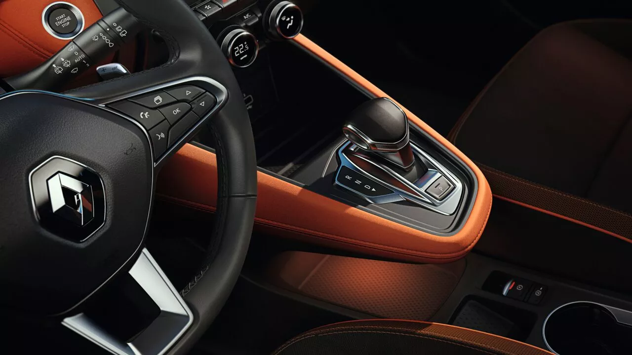 Renault Captur interior colorat personalizabil, detalii cromate, schimbator