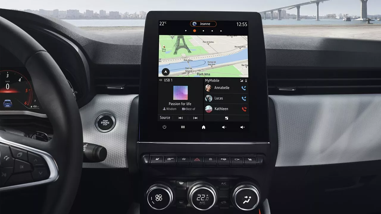 Renault Clio cu sistem multimedia si navigatie