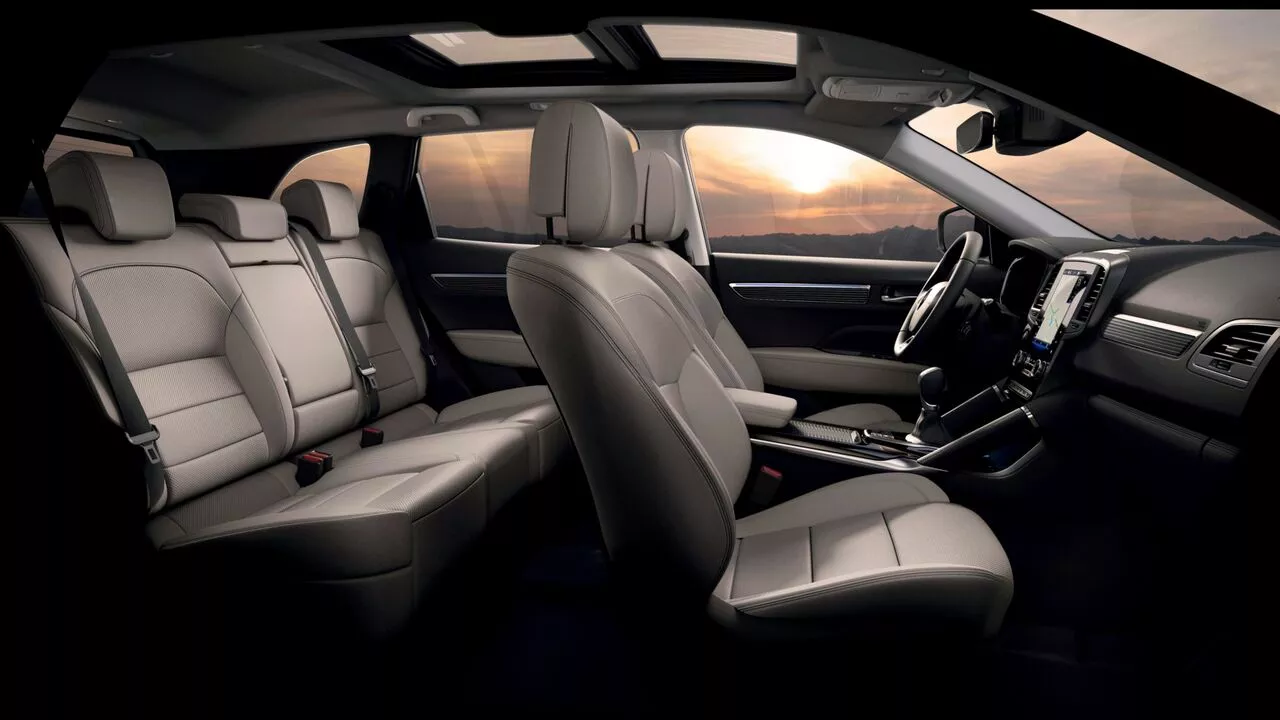 Interior elegant si confortabil in masina Renault Koleos